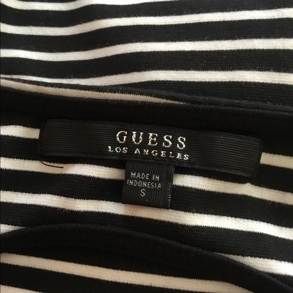 Guess Women’s Top Black and White Striped Sz Small - Picture 4 of 4
